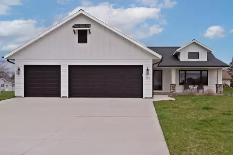 524 Pine Rdg, Howards Grove, WI 53083