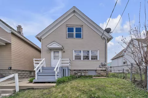 855 W Windlake, Milwaukee, WI 53204