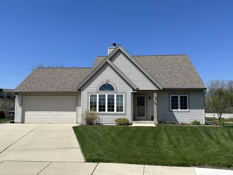 100 Woodlark, Waukesha, WI 53186