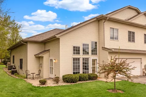 2419 Fox Riv #C, Waukesha, WI 53189