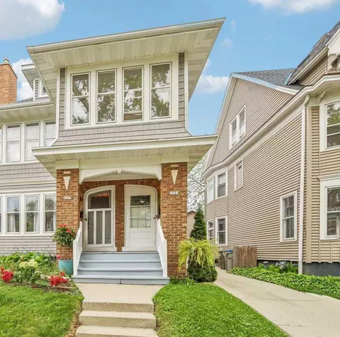 3319 N Hackett #3321, Milwaukee, WI 53211