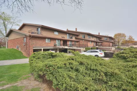 4035 S 84th #1, Greenfield, WI 53228