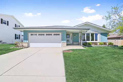 2270 E Norwood, Oak Creek, WI 53154