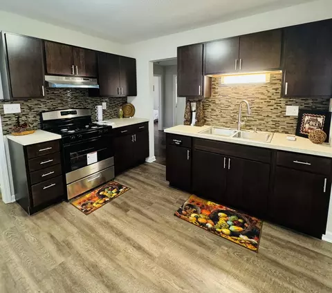 2322 W Olive, Milwaukee, WI 53209
