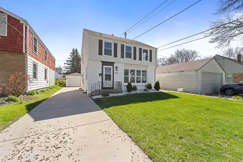 4816 N Idlewild, Whitefish Bay, WI 53217
