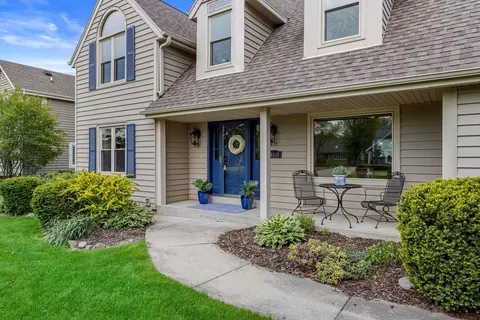 10116 N Foxkirk, Mequon, WI 53097
