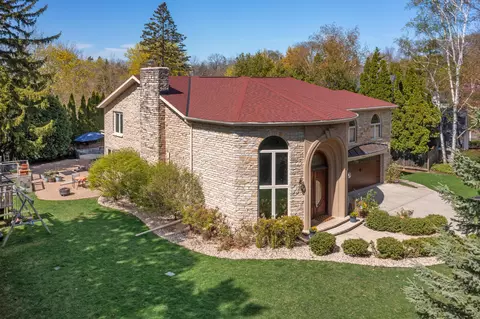 6909 N Belmont, Fox Point, WI 53217