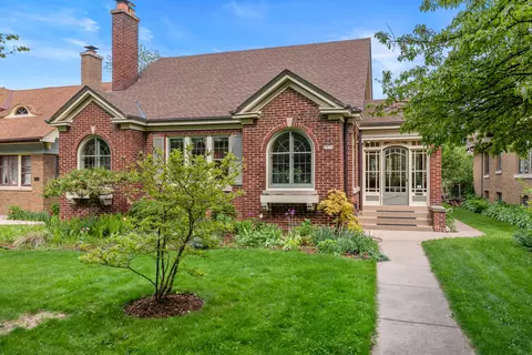 2024 N Hi Mt, Milwaukee, WI 53208