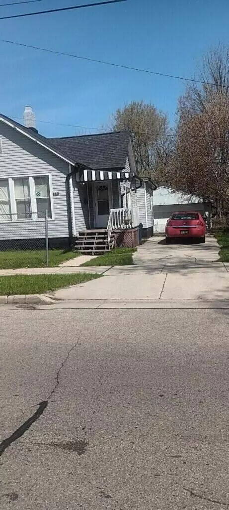 906 12th, Racine, WI 53403