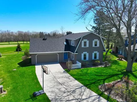 2305 W Plum Tree, Mequon, WI 53092