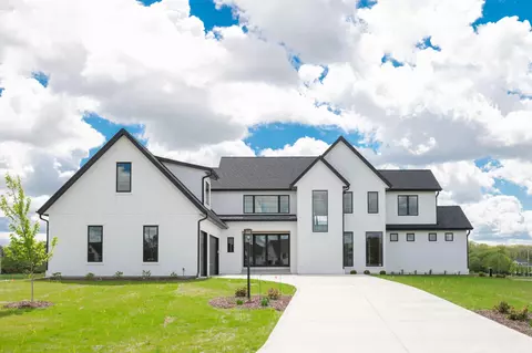 4091 Hawthorn Farm, Delafield, WI 53018