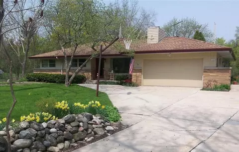 11810 Indian, Hales Corners, WI 53130