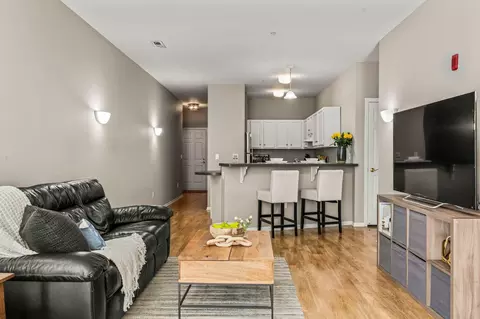 7224 W State #1D, Wauwatosa, WI 53213