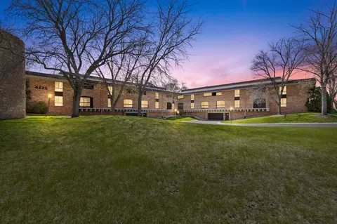 4225 W Rivers Edge #21, Brown Deer, WI 53209