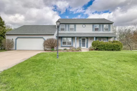 141 Kerry Gln, Pewaukee, WI 53072