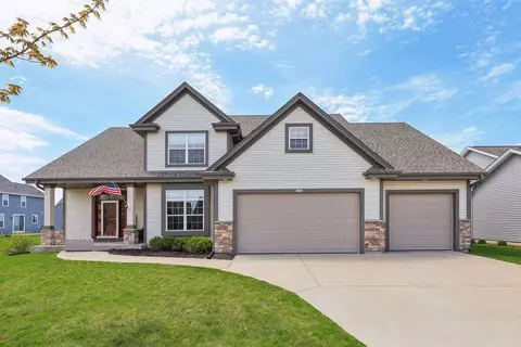 1404 Blazing Star, Oconomowoc, WI 53066