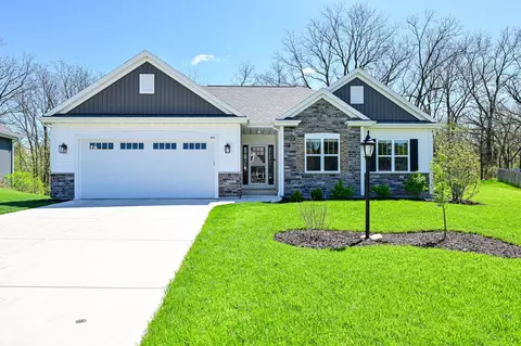 907 Foxwalk, Waterford, WI 53185