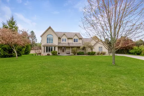 204 Whitetail, Pewaukee, WI 53072