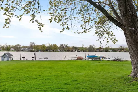 2481 N Wallace Lk, Trenton, WI 53090