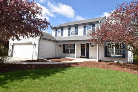 935 Greenway, Hartland, WI 53029