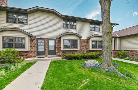 9042 W Forest Hl, Franklin, WI 53132