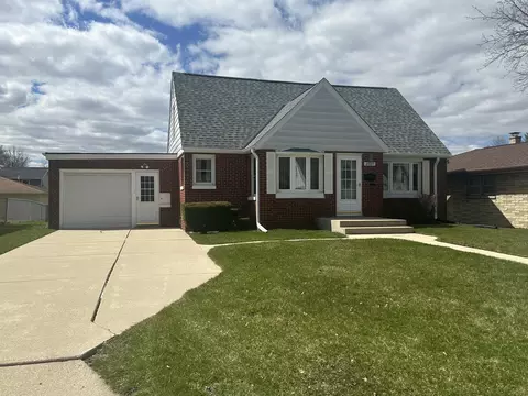2027 S 106th, West Allis, WI 53227