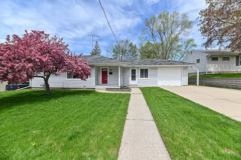 1110 Dopp, Waukesha, WI 53188