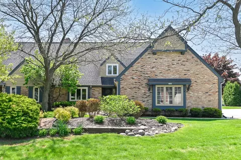2609 W Lake Isle, Mequon, WI 53092