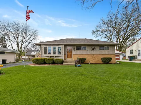 5453 S 114th, Hales Corners, WI 53130