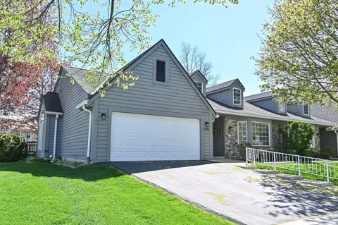 7703 W Maple Rdg, Franklin, WI 53132
