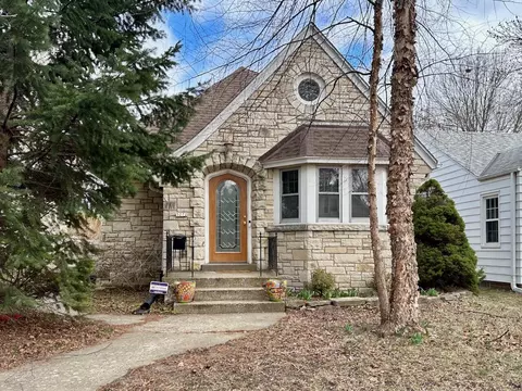 3272 S S Pne, Milwaukee, WI 53207