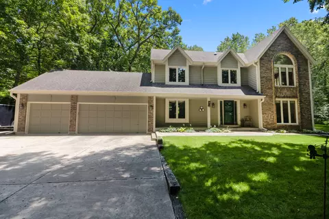 2066 E Lake Shr, Twin Lakes, WI 53181