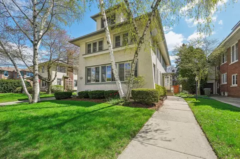3050 N N Smt, Milwaukee, WI 53211