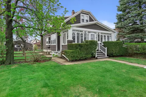 1613 Milwaukee, South Milwaukee, WI 53172