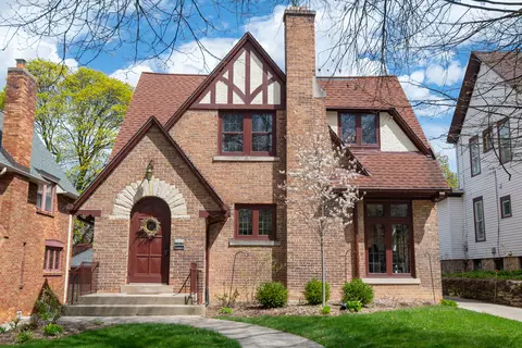 2222 N 71st, Wauwatosa, WI 53213