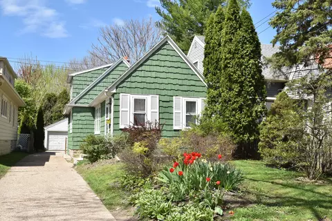 5157 N Woodruff, Whitefish Bay, WI 53217