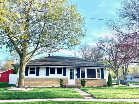 2229 Oaklawn, Waukesha, WI 53188