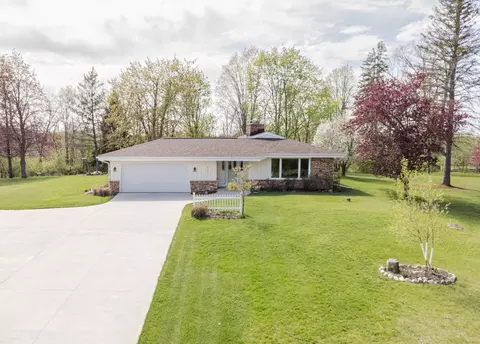 n4377 Pioneer Drive, Sullivan, WI 53178