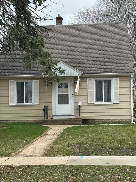 2840 S 86th, West Allis, WI 53227