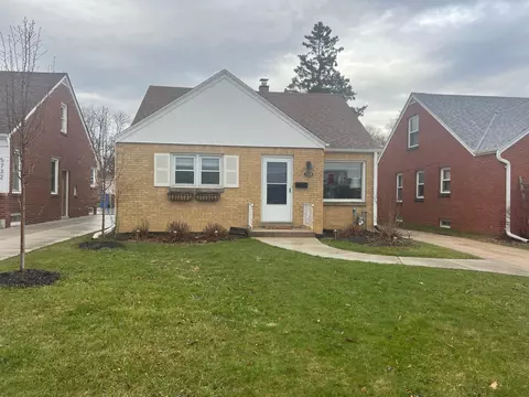 5726 N Lydell, Whitefish Bay, WI 53217