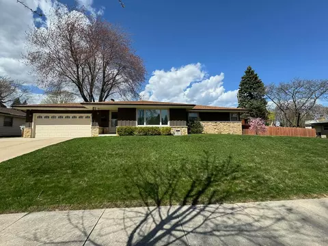 2222 W W Brg, Milwaukee, WI 53221