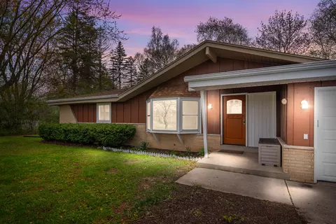 2157 Granville, Cedarburg, WI 53095