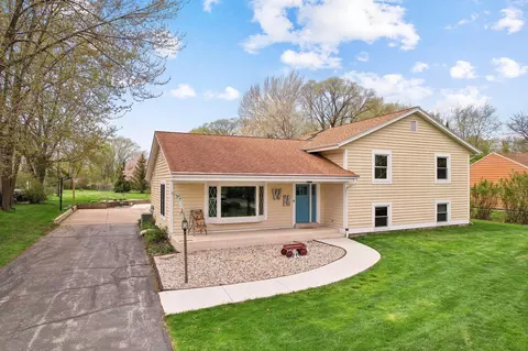 w176n8625 Sunset Rdg, Menomonee Falls, WI 53051