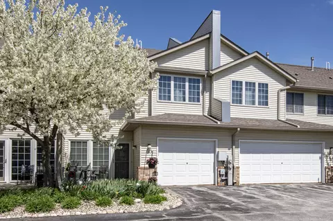 2415 Fox Riv #C, Waukesha, WI 53189