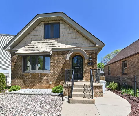 2764 S Fulton, Milwaukee, WI 53207