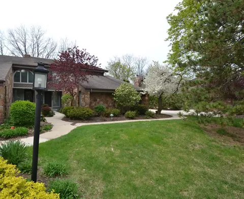 295 N Elm Grv #D, Brookfield, WI 53005