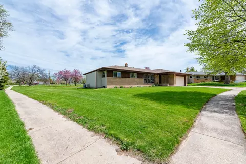 5340 Orchard, Greendale, WI 53129