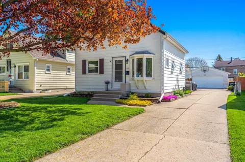 1122 S 110th, West Allis, WI 53214