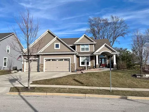 1311 Prairie Crk, Oconomowoc, WI 53066