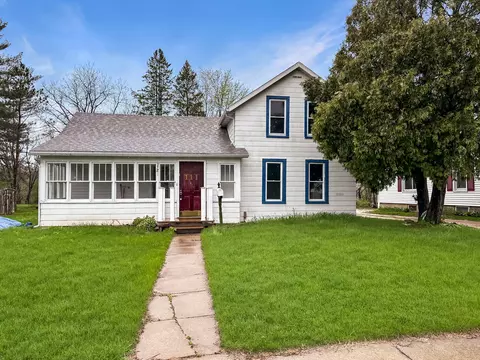 111 Royal, Elroy, WI 53929